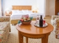 Preview: Hotel-Domicil-Berlin-By-Golden-Tulip-Hotelzimmer-mit-Tisch